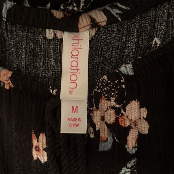 Shorts romper - Picture 3 of 3